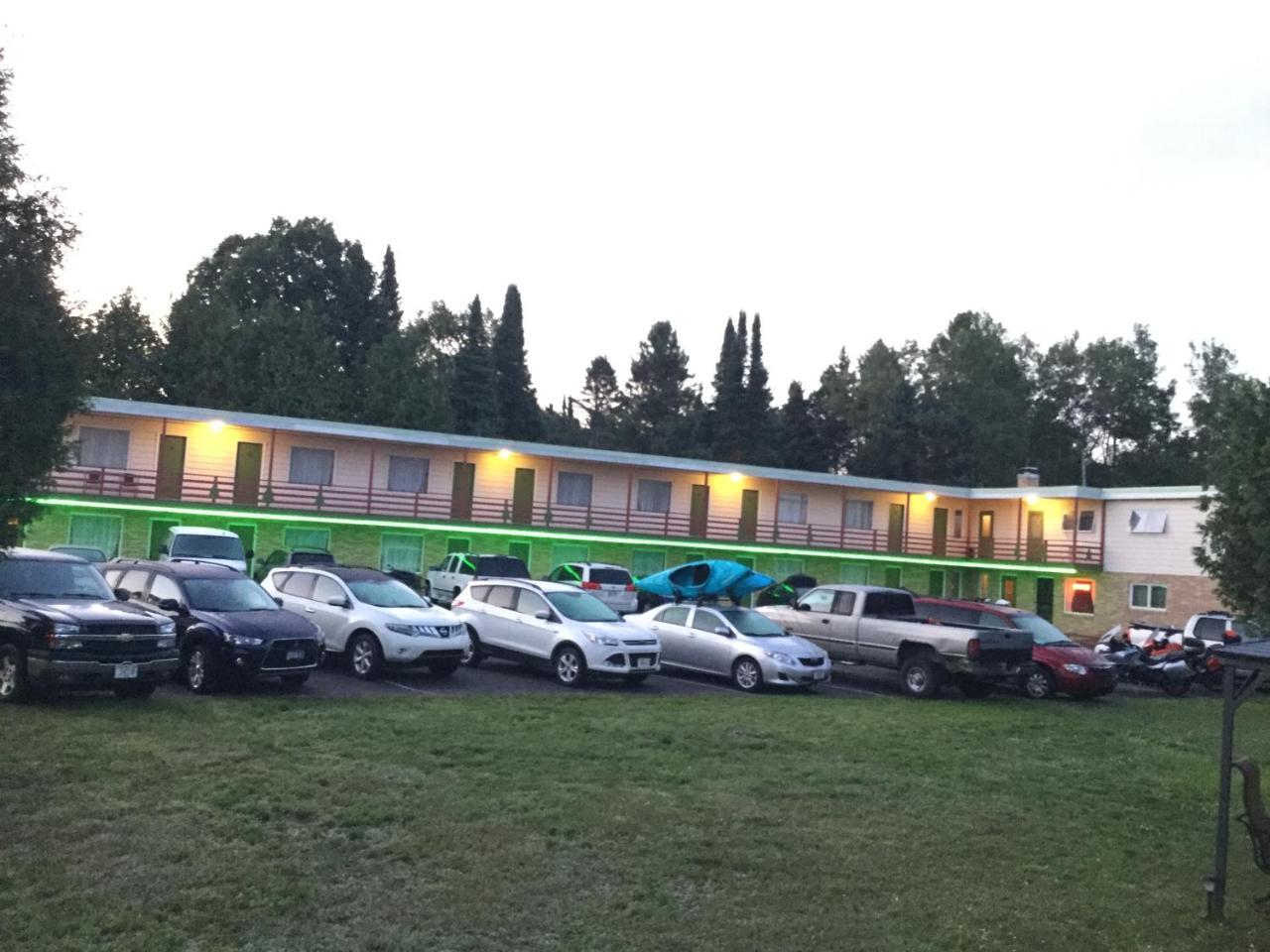 Cedars Motel Айронвуд Экстерьер фото
