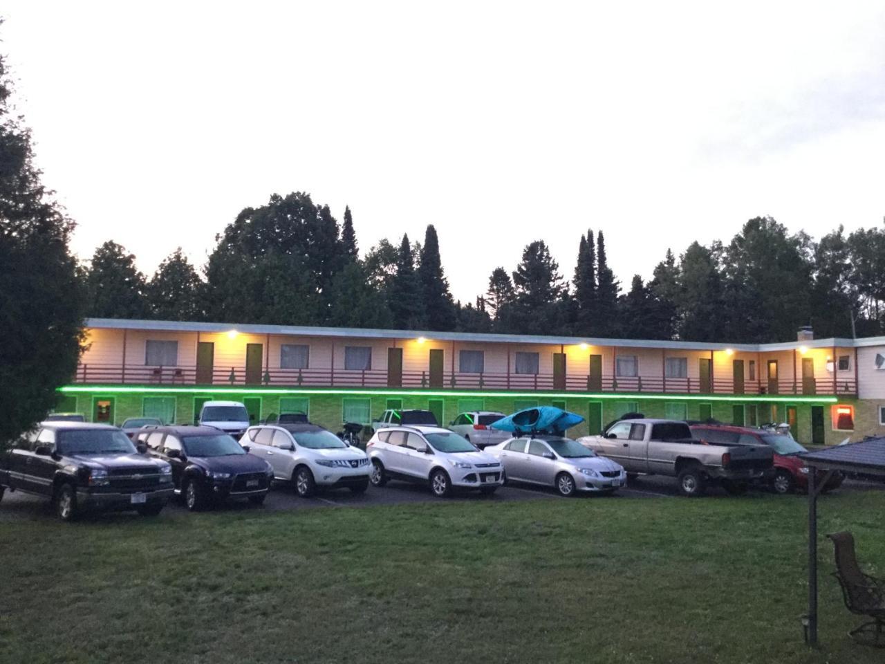 Cedars Motel Айронвуд Экстерьер фото